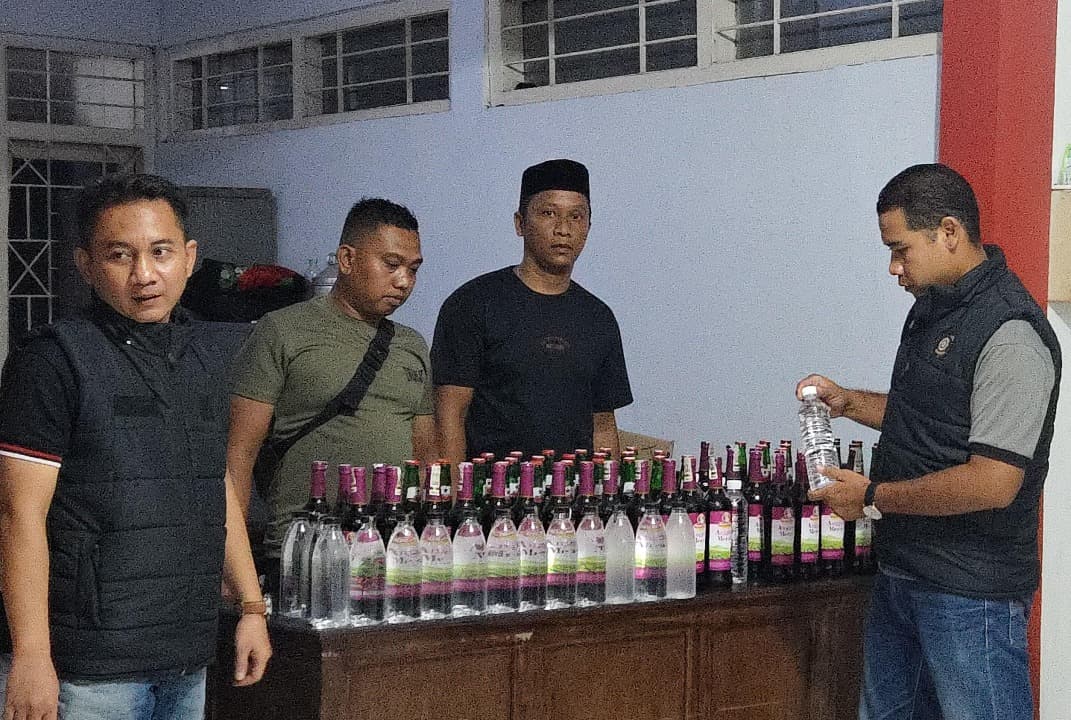Satpol PP Probolinggo Gerebek Dua Lokasi Penjualan Miras, Amankan 1.500 Botol Sepanjang 2026