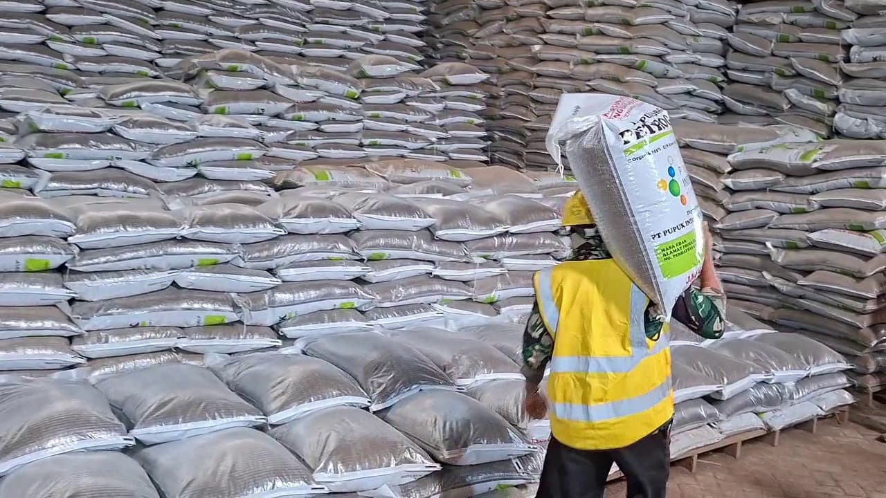 Stok Pupuk Madiun Raya 31.267 Ton, Petani Tak Wajib Tebus Secara Paket