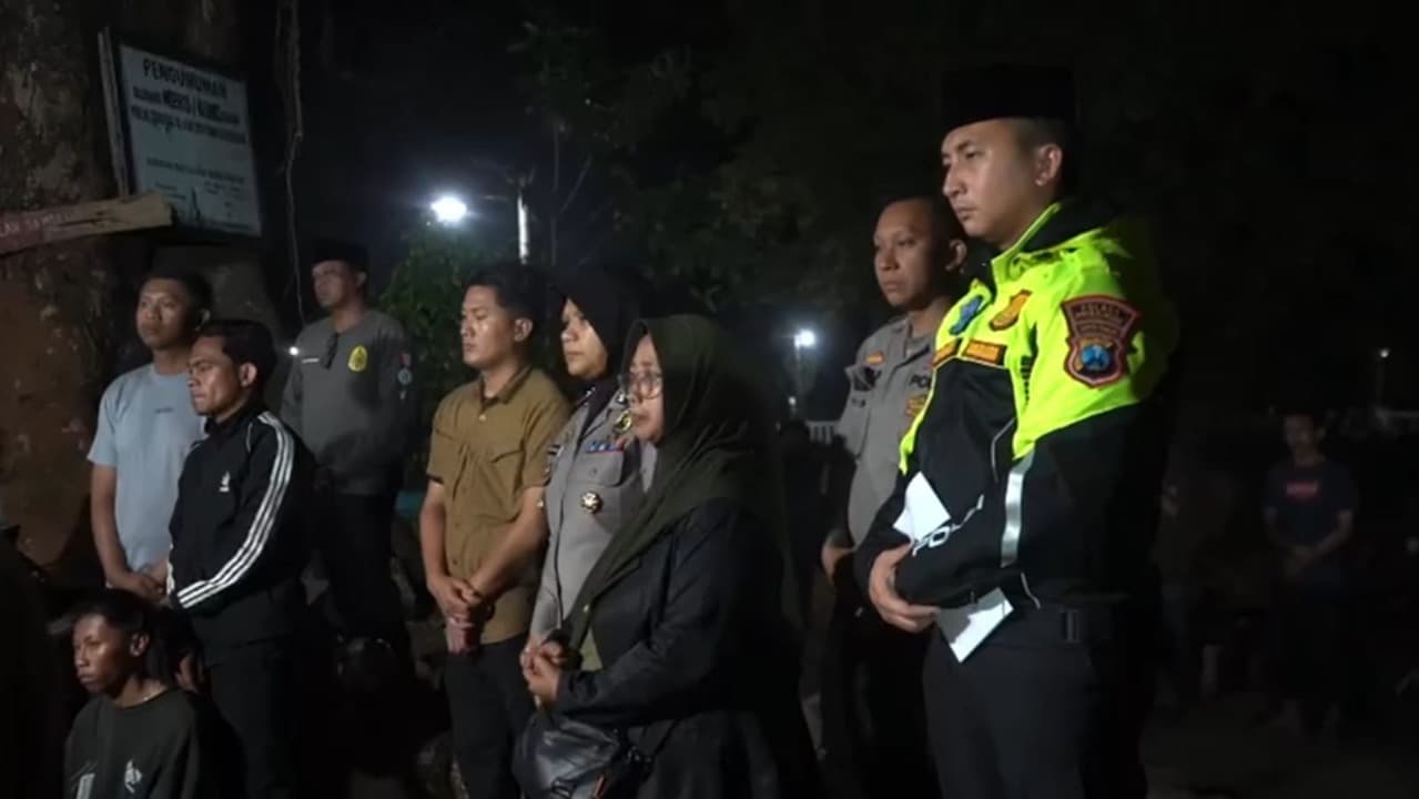 Kapolres Probolinggo Iringi Pemakaman Karyawan Hotel yang Tewas Saat Padamkan Api Bromo