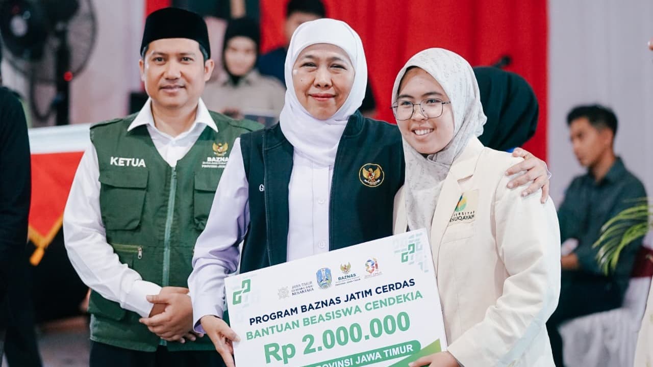 Gubernur Khofifah Salurkan Bansos Rp17,36 Miliar untuk Masyarakat Sumenep
