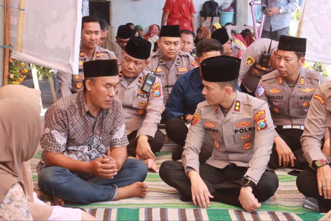 Kapolres Probolinggo Kota Takziah ke Rumah Sefriel, Keluarga Pertanyakan Tugas Korban di Bromo