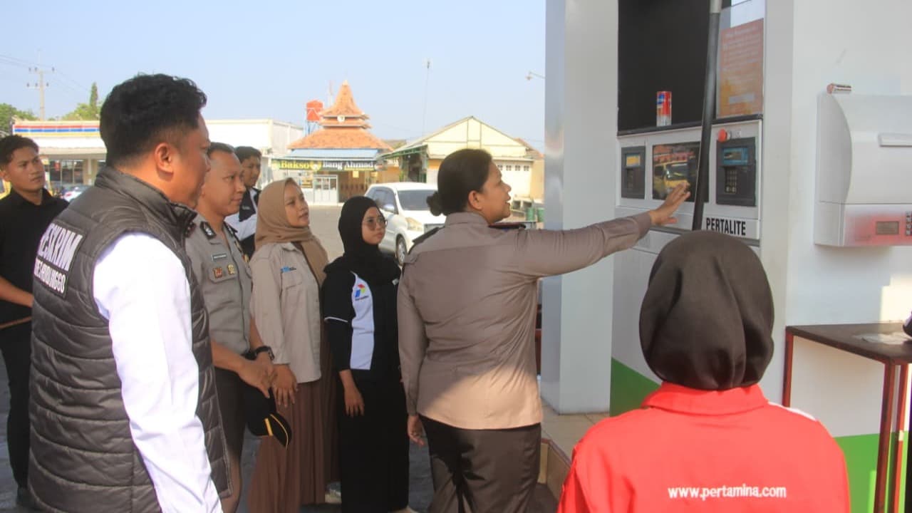 Sopir Truk Sulit Dapat Solar, Polres Probolinggo Sidak 11 SPBU