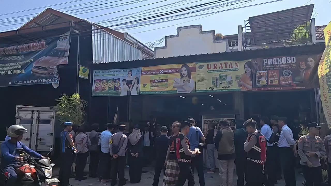 Eksekusi Ruko Hasil Lelang di Ponorogo Diwarnai Penolakan Penghuni
