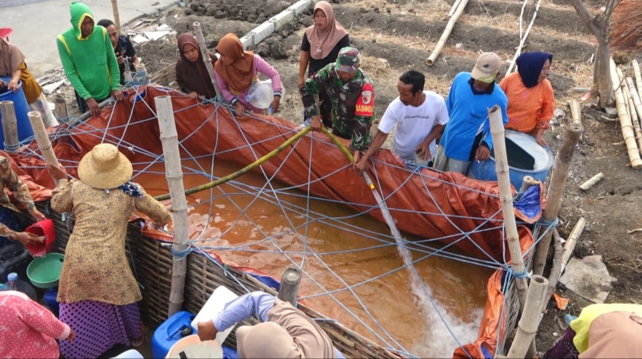 Kekeringan, TMMD ke-130 Kodim Pamekasan Salurkan Bantuan Air Bersih untuk Warga Jarin