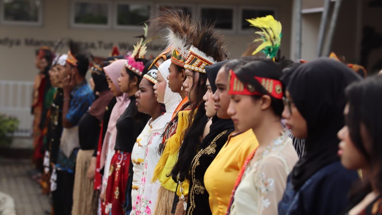 Peringati Hari Sumpah Pemuda 2026, Asrama Mahasiswa Nusantara Surabaya Gelar Upacara dan Lomba Fashion Show Baju Adat