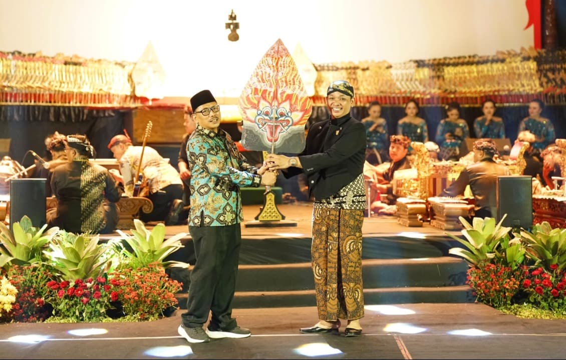 Peringati Hari Jadi ke-81 Jatim, DPRD Jawa Timur Gelar Pagelaran Wayang Kulit Hingga Hiburan Cak Percil CS