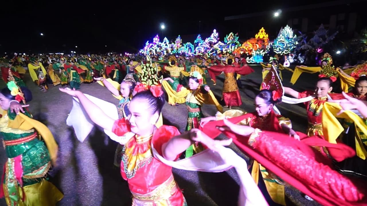 Festival Musik Dug-Dug Probolinggo Pukau Ribuan Penonton, 300 Penari Suguhkan Tari Kolosal Sekar Bayuangga