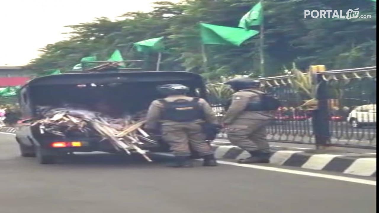 Penertiban Bendera Partai Tebang Pilih , DPC Gerindra Surabaya Protes Walikota Eri