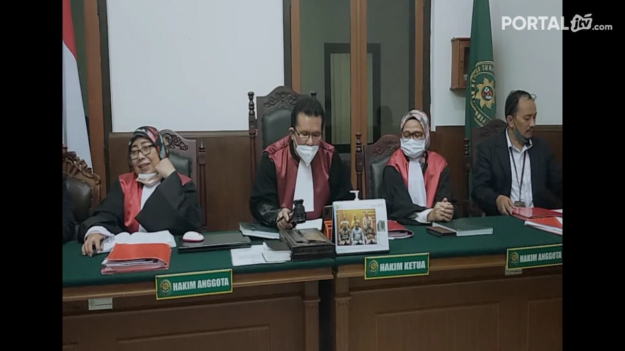 Hakim PN Surabaya Memvonis Terdakwa Pencuri Uang Nasabah Bank BCA Indarapura Rp.320 Juta 