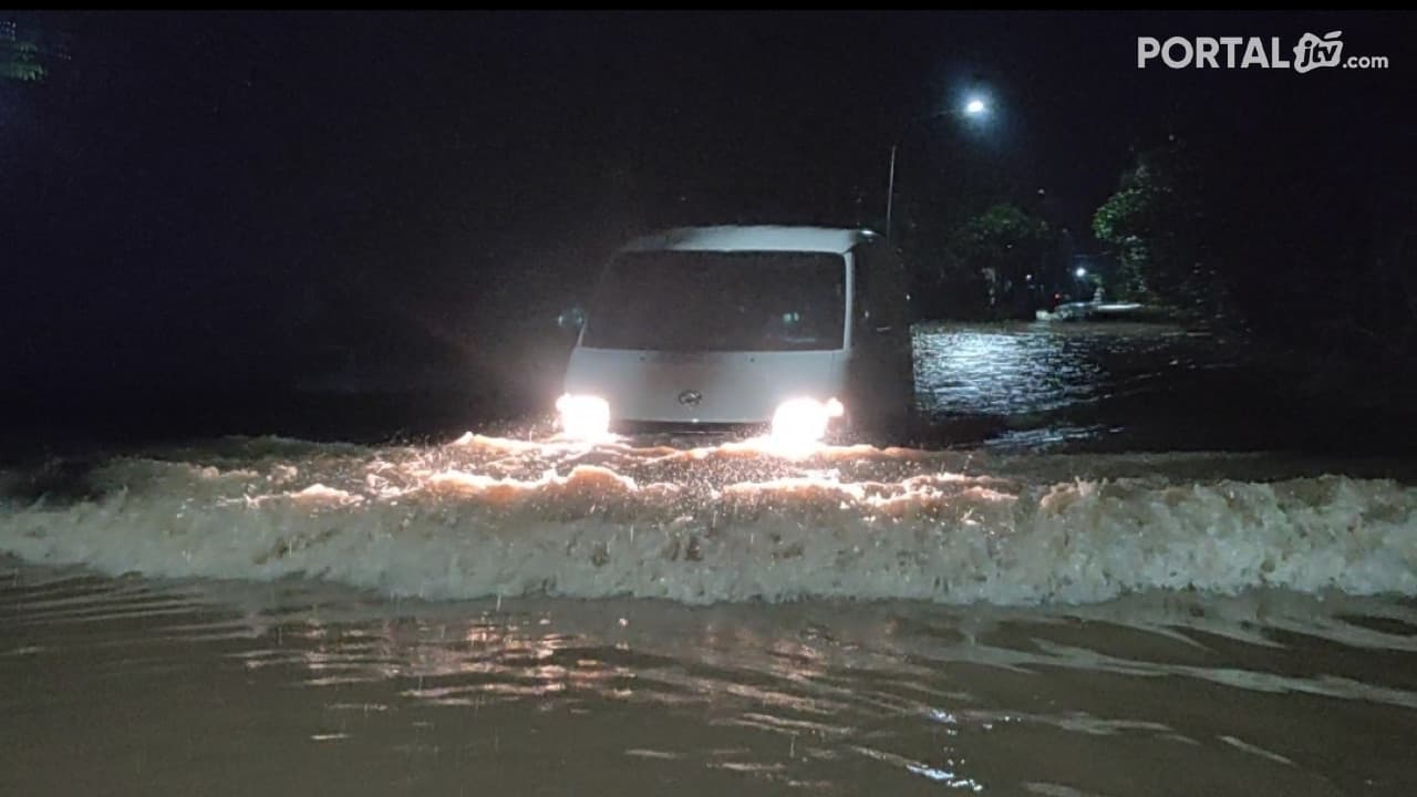 Diguyur Hujan, Perumnas Paowan Indah Diterjang Banjir