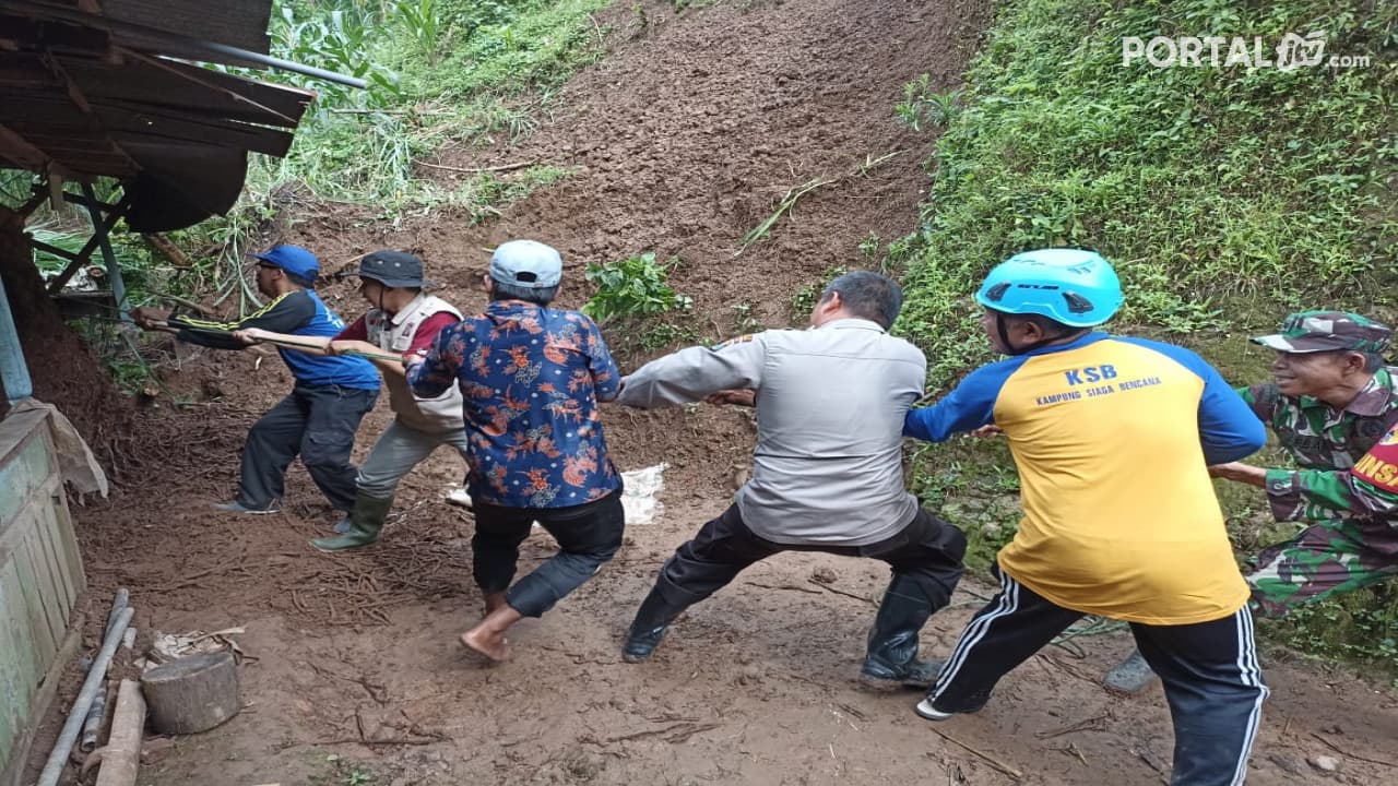 Bencana Longsor Terjang Dua Kecamatan di Situbondo