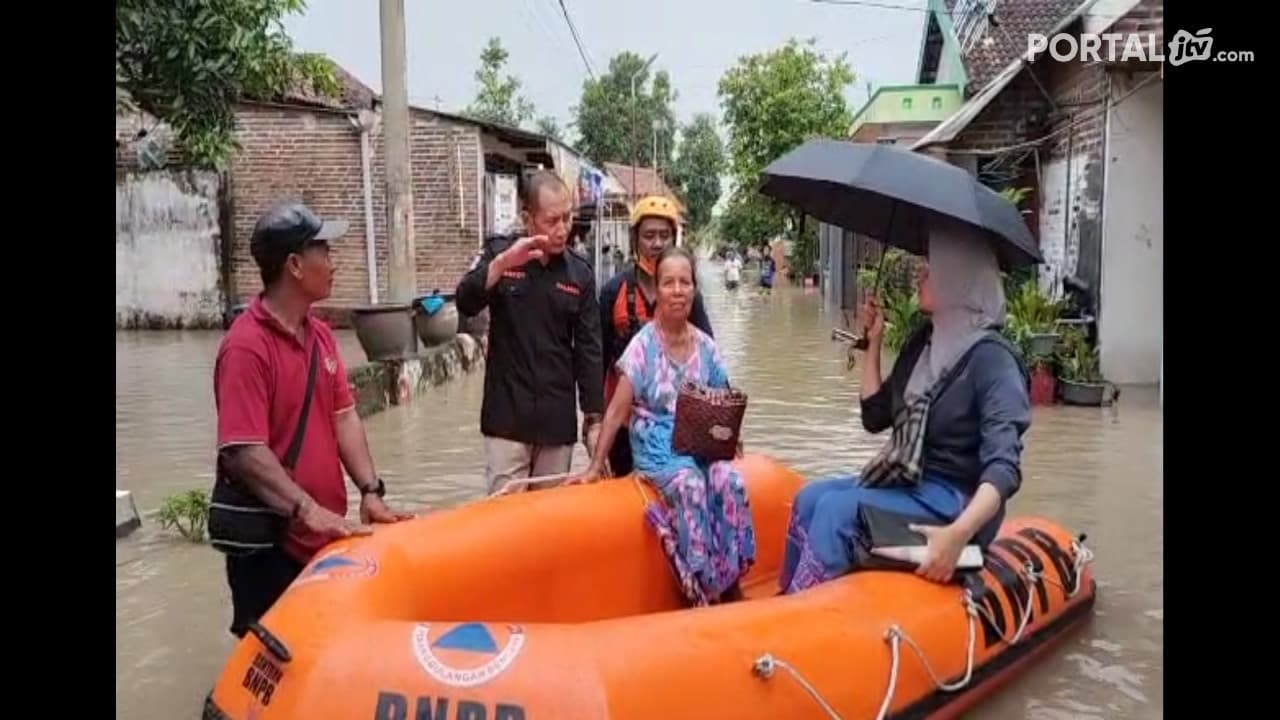 Banjir Tanggul Jebol di Mojokerto, Tim BPBD Jatim Tinjau Lokasi dan Buat Logistik Dapur Umum
