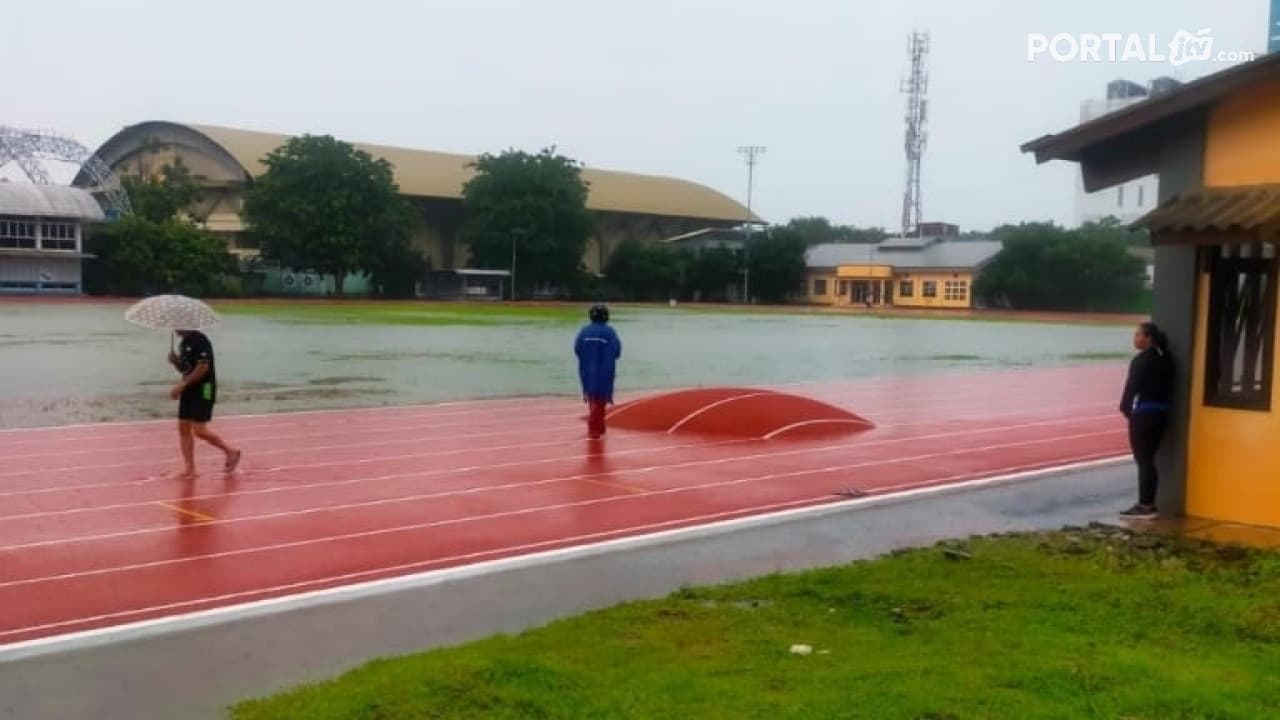 Baru Diresmikan Gubernur Khofifah, Lapangan Jatim Seger Menggelembung Usai Hujan Deras 