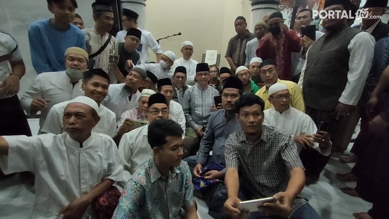 Sholat Subuh Di Masjid Rahmat, Anies Baswedan Minta Keselamatan