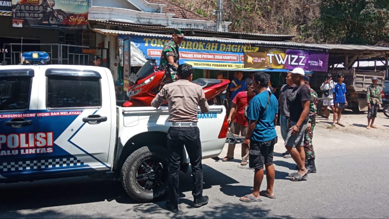 Sopir Mengantuk, Dua Mobil dan Satu Motor Bertabrakan di Pacitan