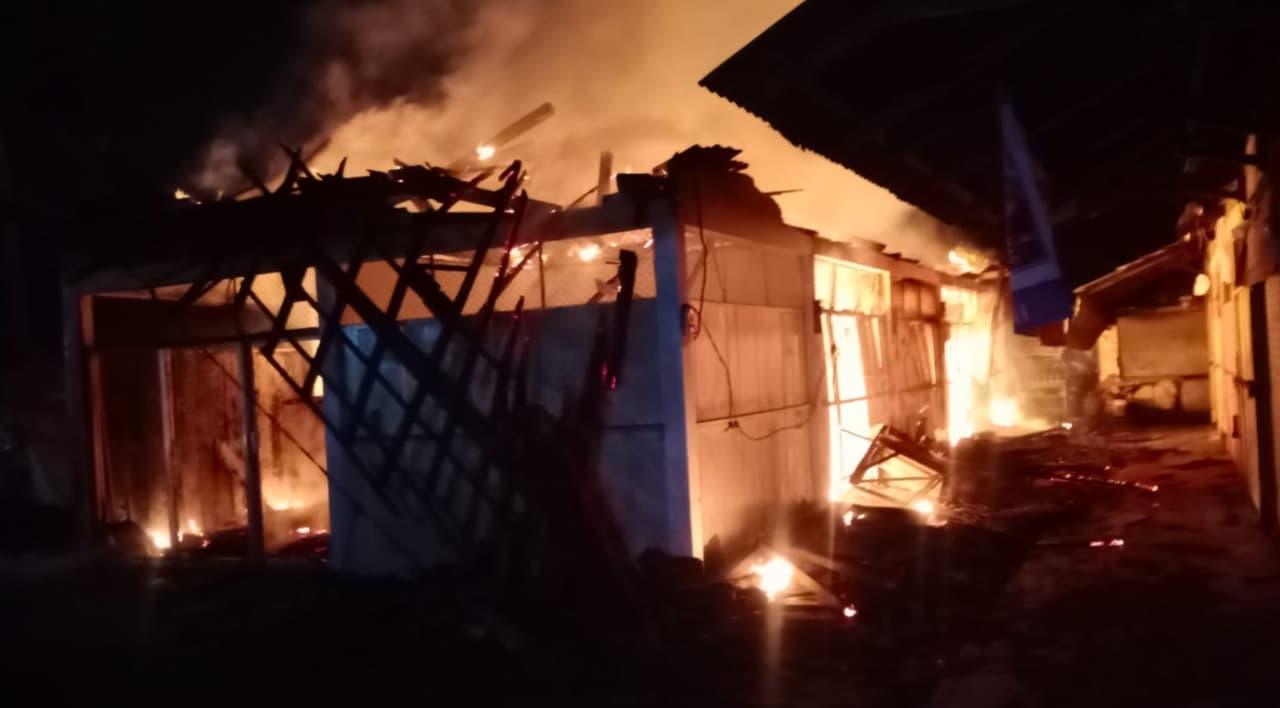 Korsleting Listrik, 10 Kios di Pasar Simpang Darmo Surabaya Terbakar