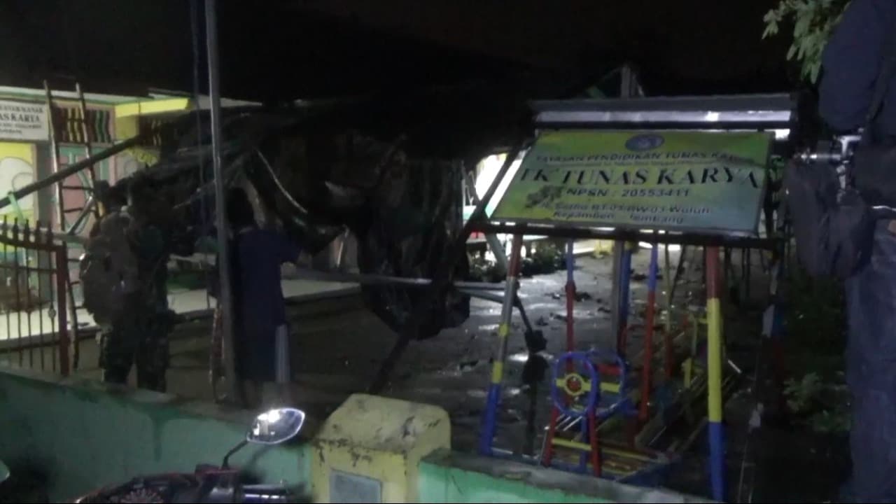 Diterjang Angin Puting Beliung, TPS di Jombang Ambruk