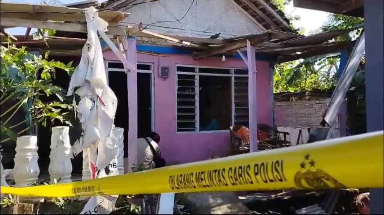 Rumah Ketua KPPS di Pamekasan Diteror Ledakan, Asbes Teras dan Kaca Jendela Hancur