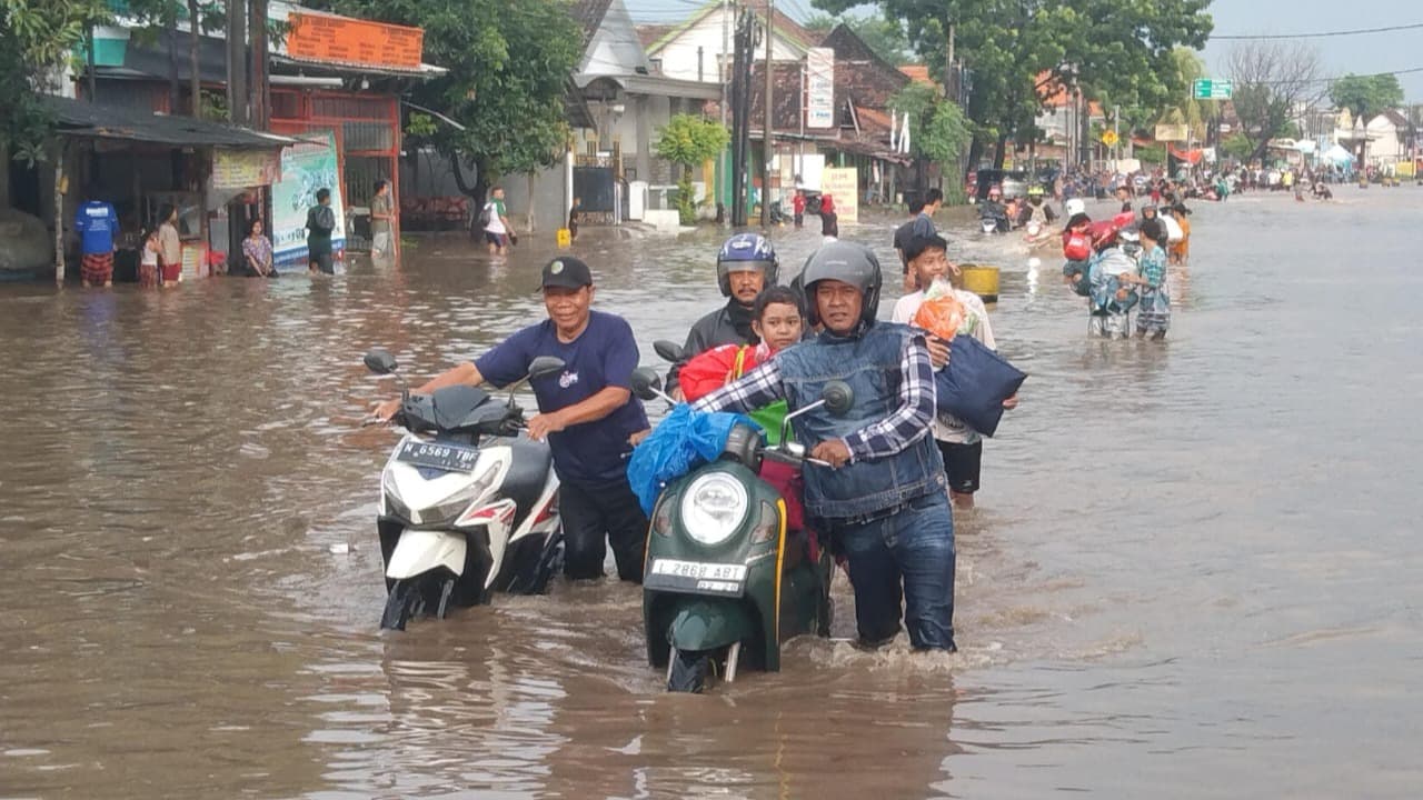 3 Sungai Meluap, Lima Kecamatan di Pasuruan Terendam Banjir