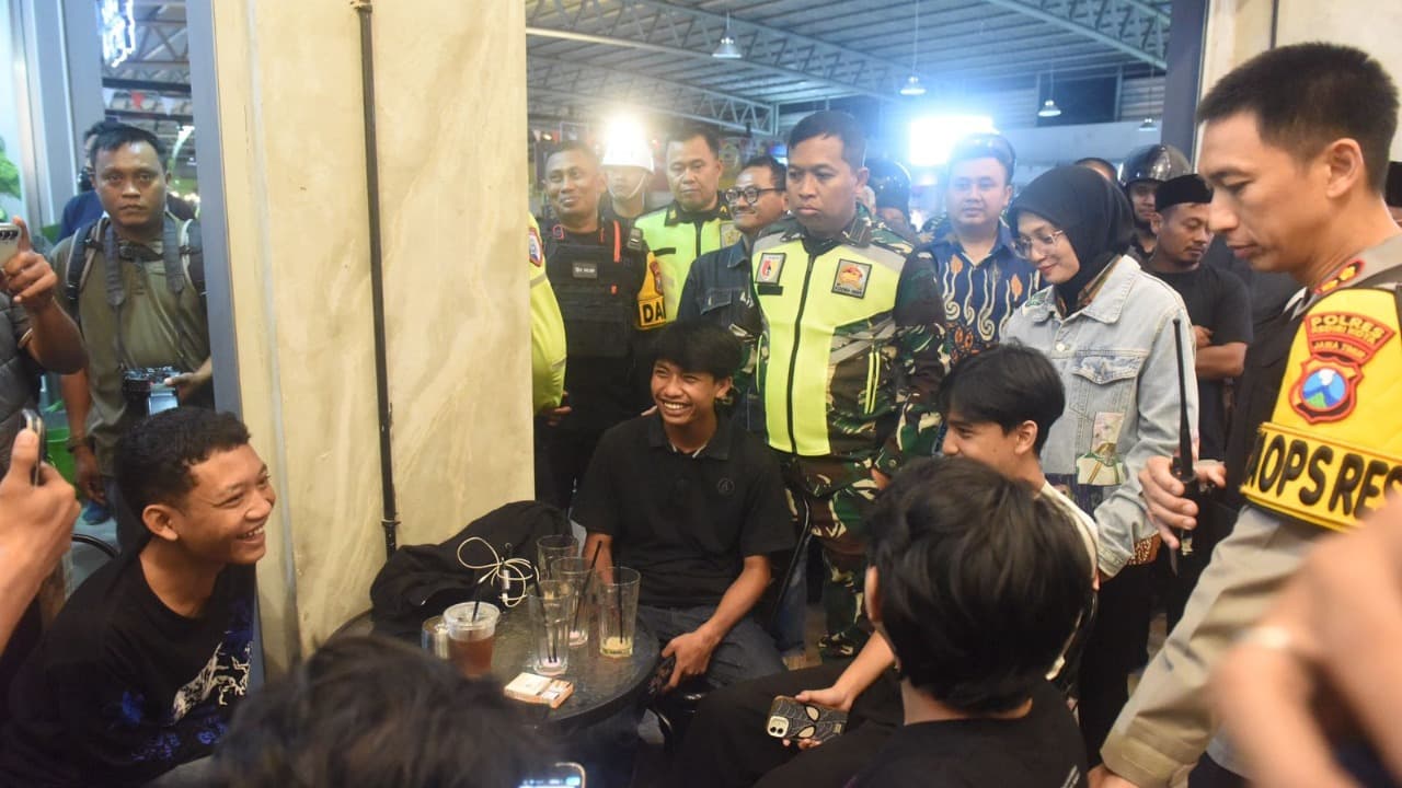 Mbak Wali Patroli Malam Bareng TNI-Polri dan Ormas, Pastikan Kediri Aman dan Kondusif