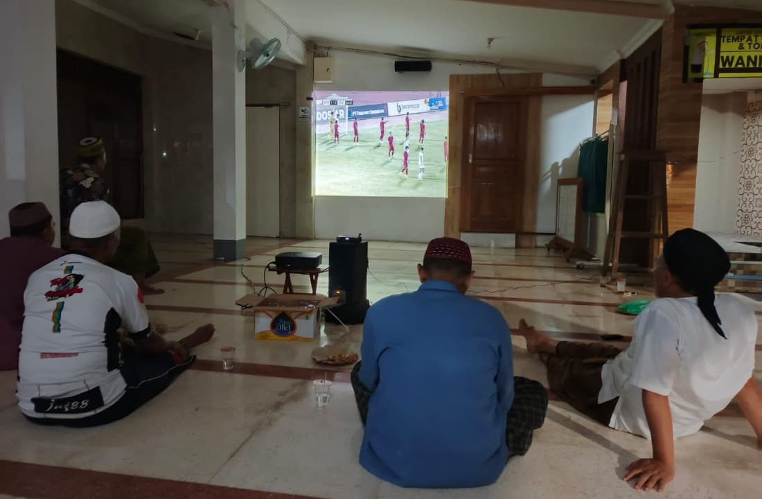 Nobar di Masjid Al Haq Rungkut, Jamaah Kecewa Timnas U23 Gagal ke Piala Asia