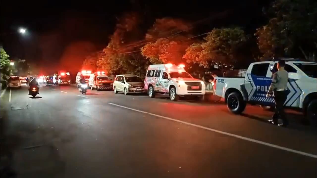 23 Ambulans Bawa Jenazah dan Korban Luka Kecelakaan Bus Wisata Bromo ke Jember