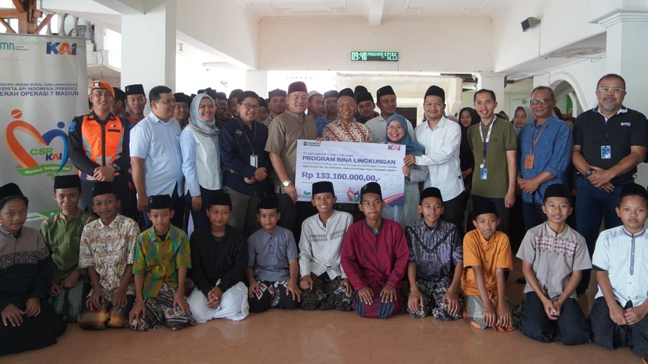 Rayakan Hari Santri Nasional, KAI Daop 7 Madiun Tebar Manfaat untuk Pondok Pesantren dan Santri