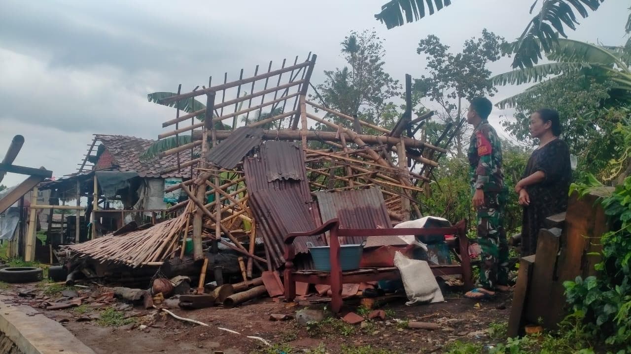 Mencekam! Puting Beliung Terjang Dua Kecamatan di Bondowoso