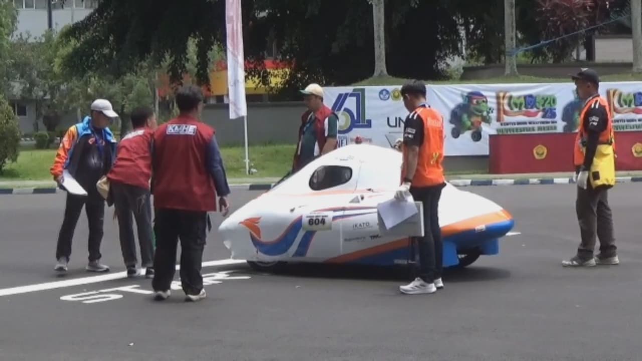 UNEJ Unjuk Gigi! Mobil Tawang Alun Bawa Pulang Juara 3 KMHE 2025
