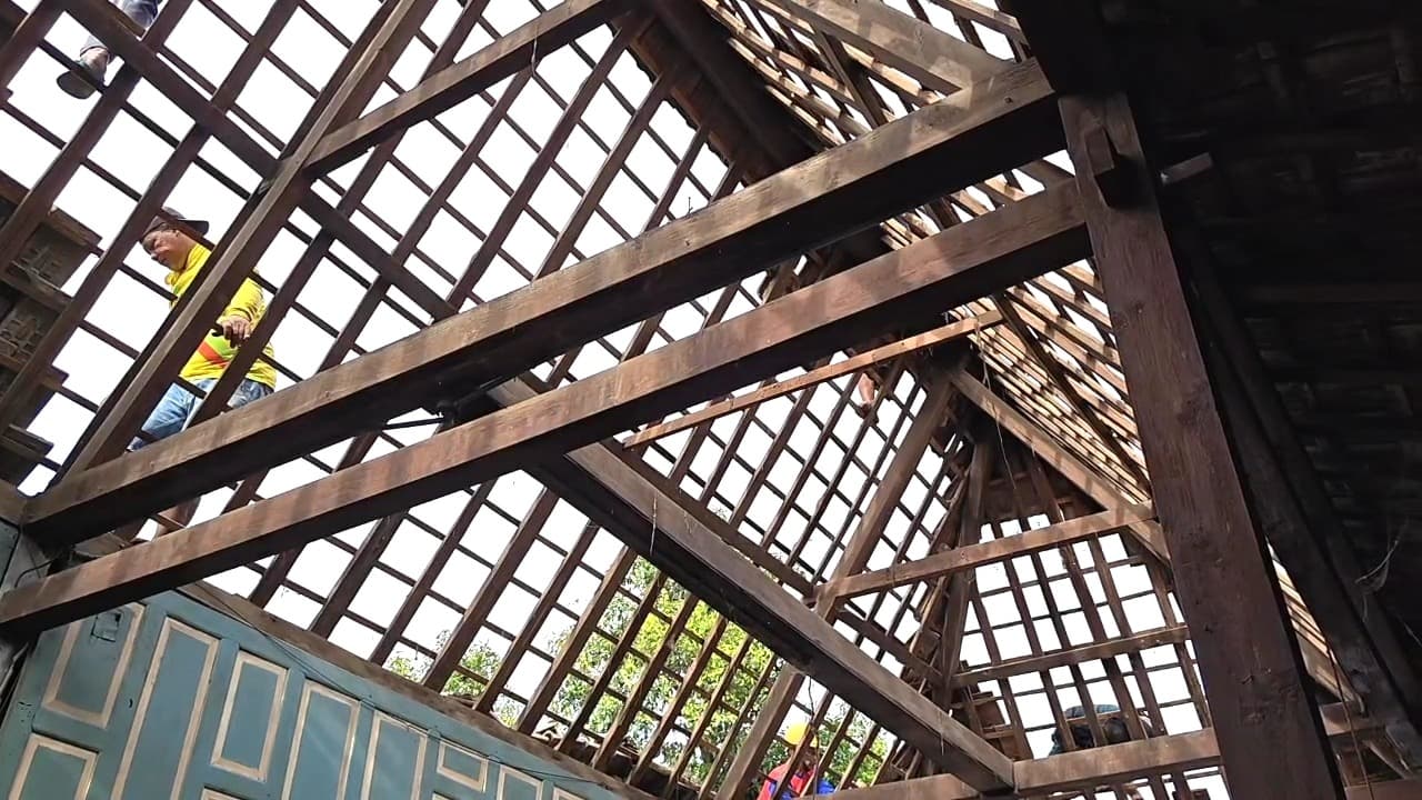 Rumah Warga di Jetis Tersambar Petir, Genteng Porak-Poranda dan Listrik Rusak