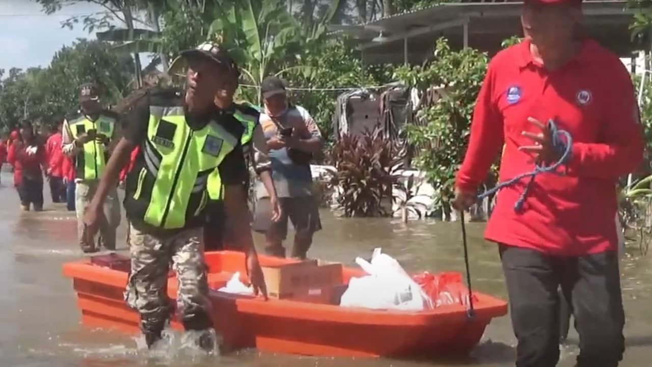 Sungai Banter Meluap, Ratusan Rumah Warga Terendam Banjir
