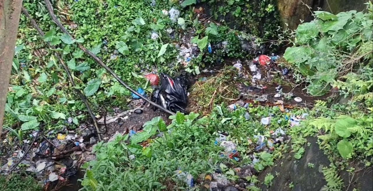 Pasangan Suami Iistri Jatuh ke Jurang Sedalam 10 Meter di Lumajang