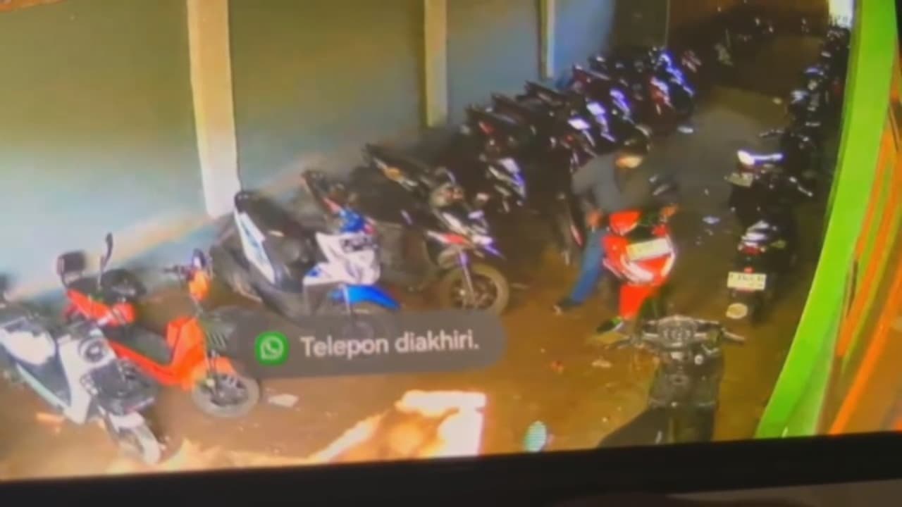 CURANMOR NEKAT DI PARKIRAN SEKOLAH, VIDEONYA VIRAL