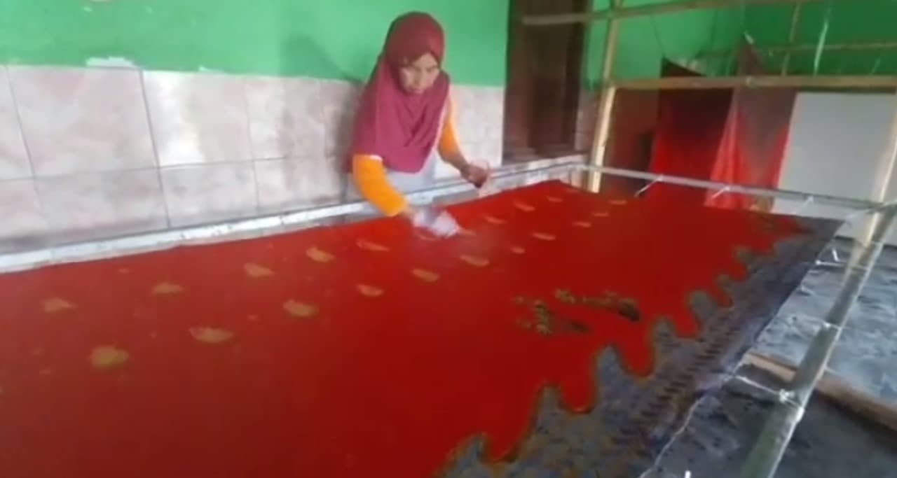 Warga Desa Baleasri Magetan Berhasil Kembangkan Batik Gedhek