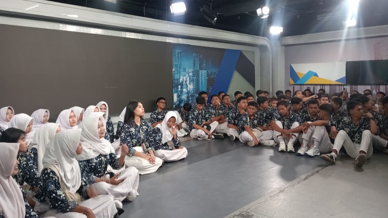 Perdalam Ilmu Broadcasting, Siswa PSPT SMKN 3 Bojonegoro Kunjungi JTV Surabaya