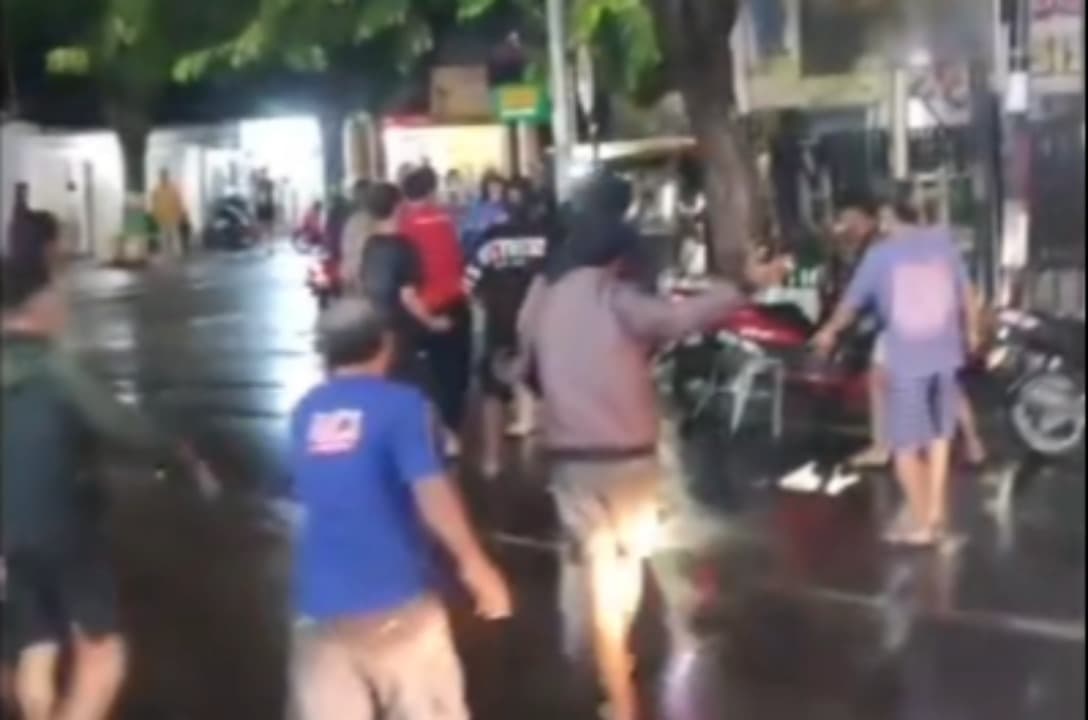 Laka Viral, Pedagang Nasgor Dan Pengendara Terlibat Cekcok Berujung Pengeroyokan
