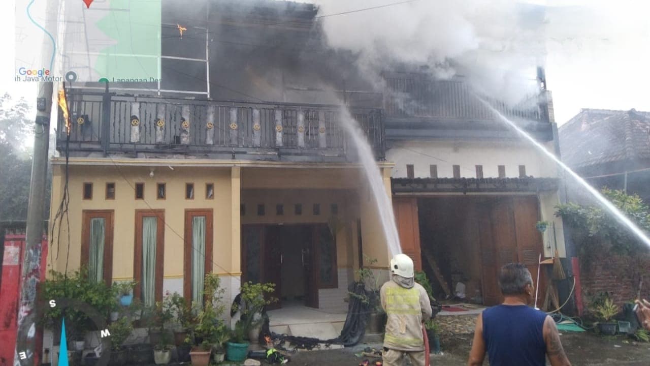 Home Industri Sepatu di Mojokerto Terbakar, Satu Orang Alami Luka Bakar