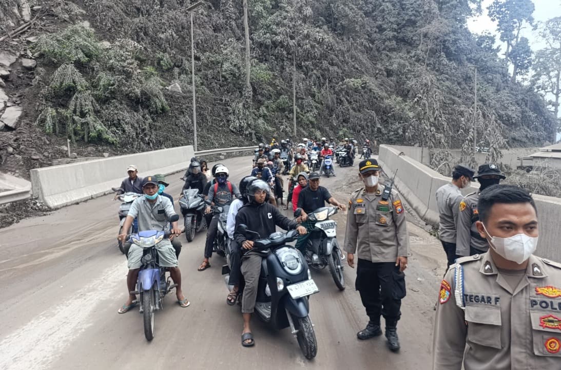 Polda Jatim Himbau Warga Waspada Letusan Sekunder Gunung Semeru