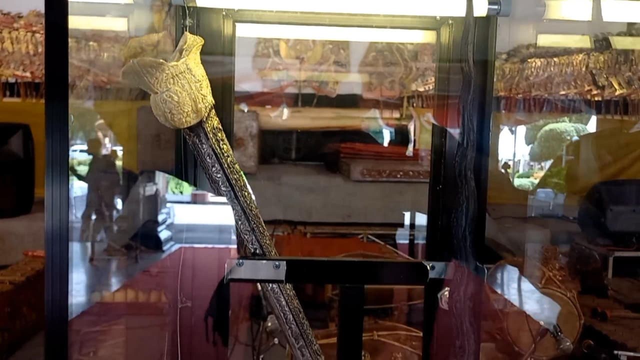 keris-pusaka-presiden-prabowo-hiasi-pameran-keris-nasional-di-trenggalek