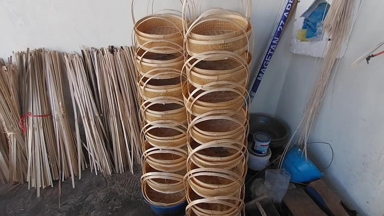 Anyaman Bambu, Batik Gedhek, dan Sandal Batik Perca Angkat Ekonomi Warga Baleasri