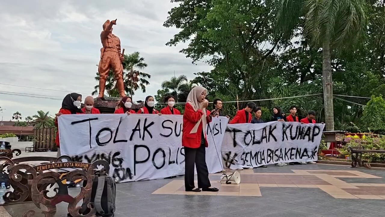Soroti Pasal Kontroversial, Mahasiswa Gelar Aksi Tolak KUHAP Baru di Kota Madiun