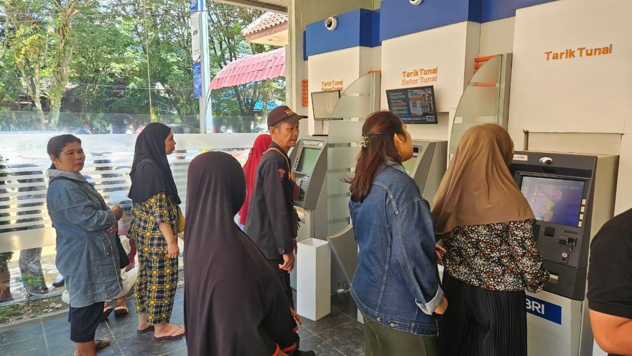 BRIsat Jadi Penopang Layanan Perbankan Saat Bencana Banjir Lumpuhkan Jaringan di Sumatra