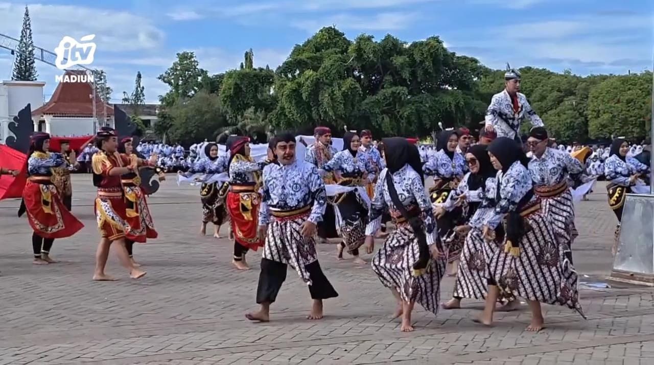 Upacara Hari Guru Nasional, Kadisdik Tekankan Pentingnya Kesejahteraan Guru