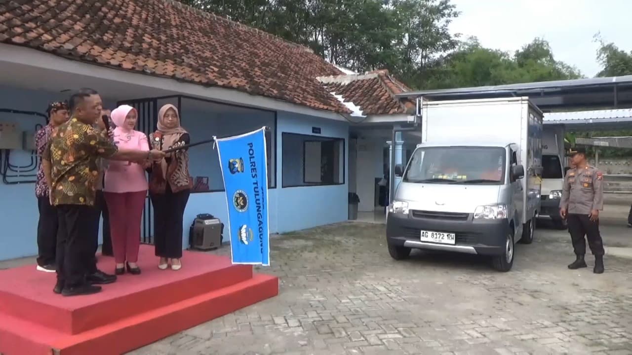 Polres Tulungagung Distribusikan 966 Paket Makanan Bergizi ke Warga Desa Jarakan