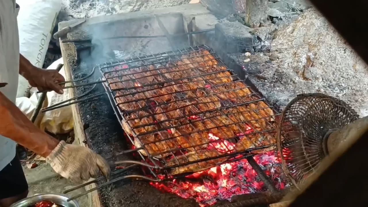 Berburu Kuliner Laut di Pantai Serang Blitar