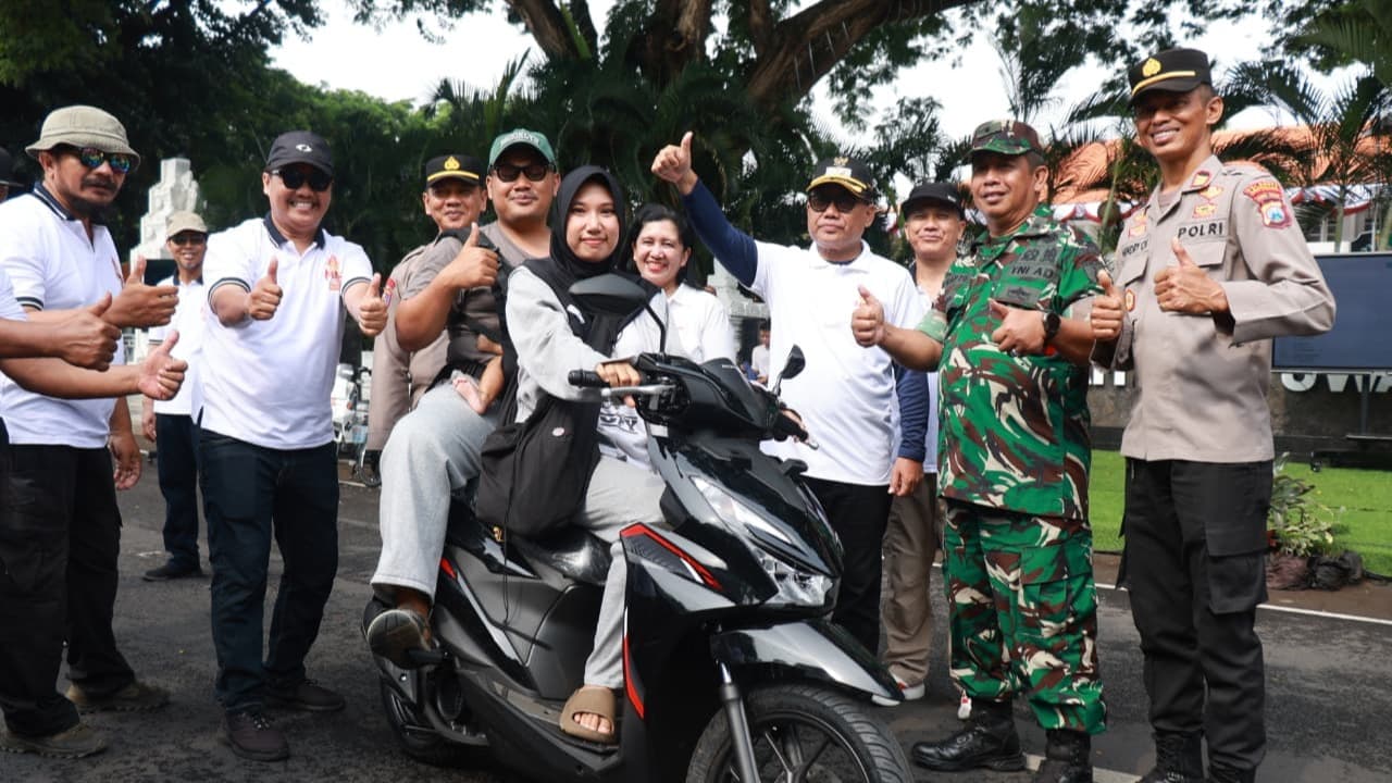 Tahap II Sipundiwangi, Warga Tamanbaru Banyuwangi Menangkan Undian Motor