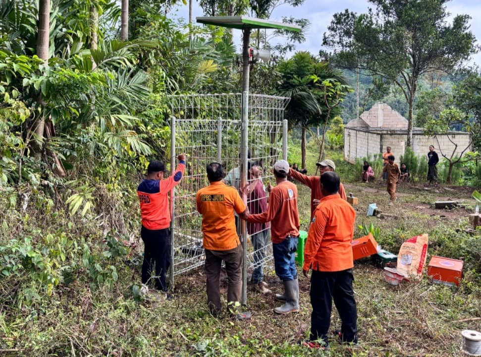 Cuaca Ekstrem, BPBD Jatim Pasang EWS di Enam Daerah Rawan Banjir dan Longsor