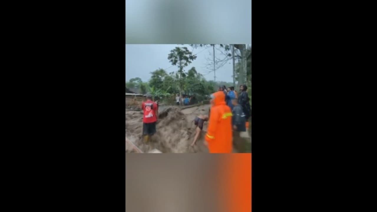 Banjir Bandang Terjang Gunung Sari Maesan