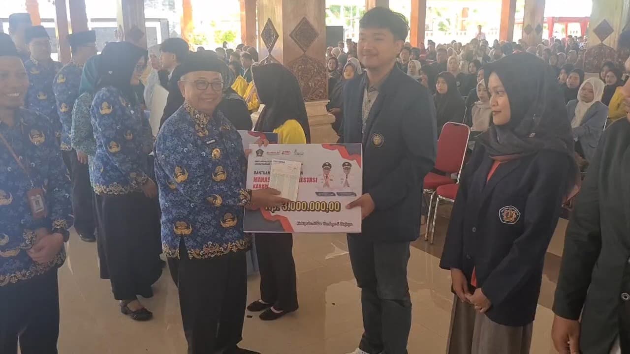 Pemkab Blitar Kucurkan Beasiswa untuk 1.706 Mahasiswa Berprestasi dan Kurang Mampu
