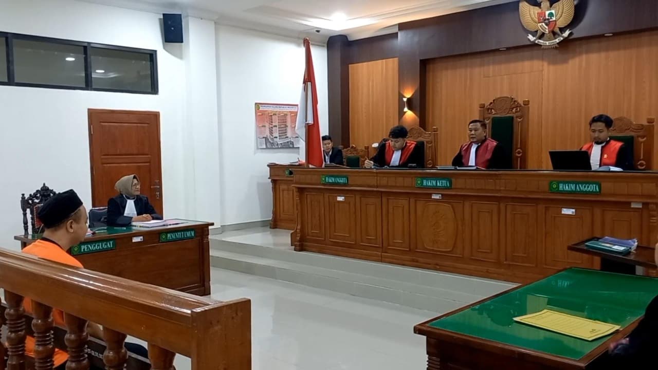 Suami Anggota DPRD Trenggalek Jalani Sidang Perdana Kasus Penganiayaan Guru